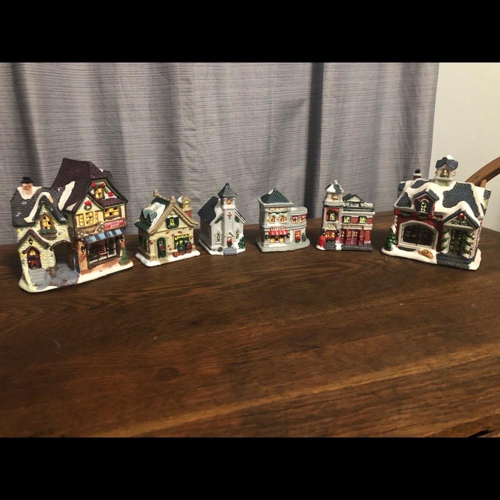 6 Piece Christmas Village w/ lights